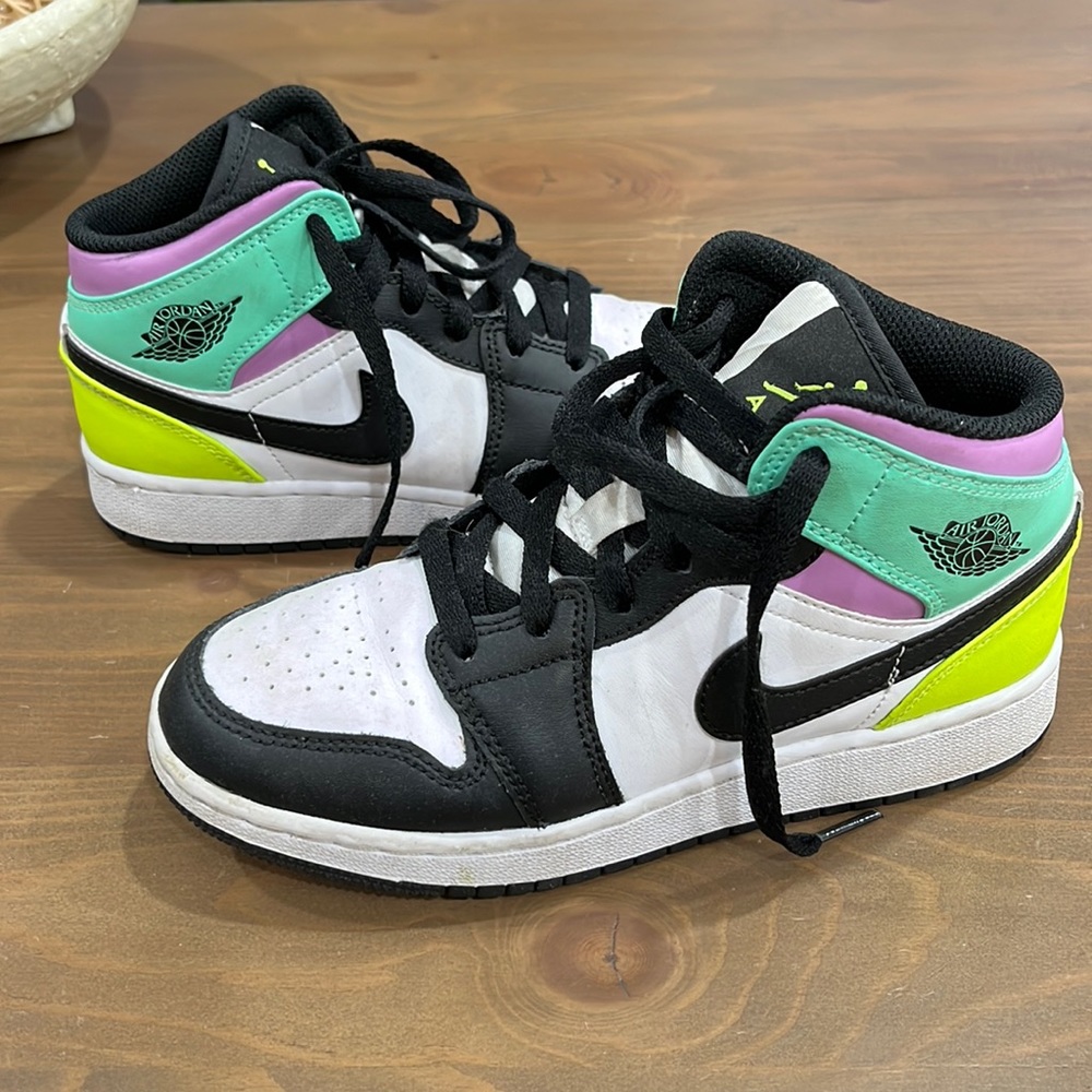 Air Jordan’s. Used only 3 times. Like new condition. Unisex Size 3.5 youth.